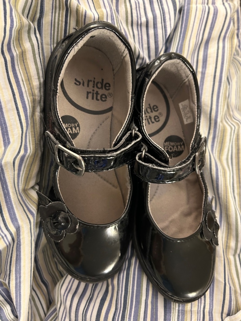 Girls Black Patent Mary Jane Shoes with Flower Accent size 12.5” Medium